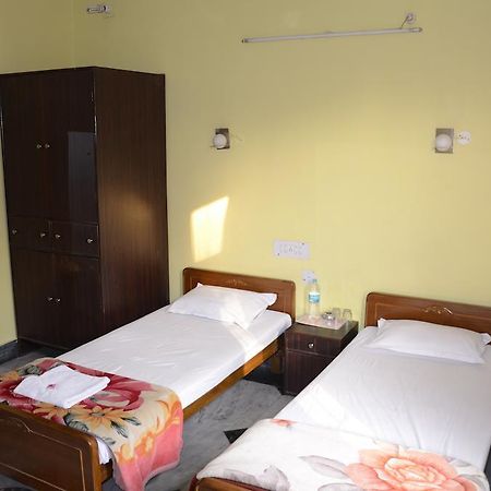 Kim Lawn Guest House Calcutta Extérieur photo