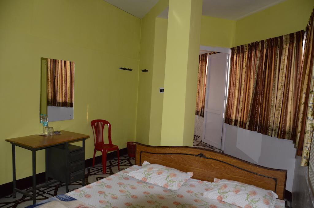 Kim Lawn Guest House Calcutta Extérieur photo
