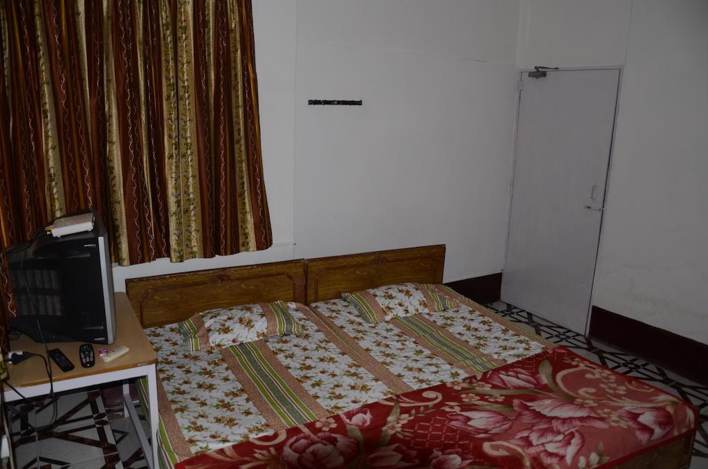 Kim Lawn Guest House Calcutta Extérieur photo