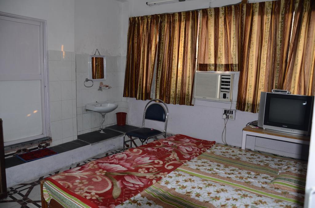 Kim Lawn Guest House Calcutta Extérieur photo