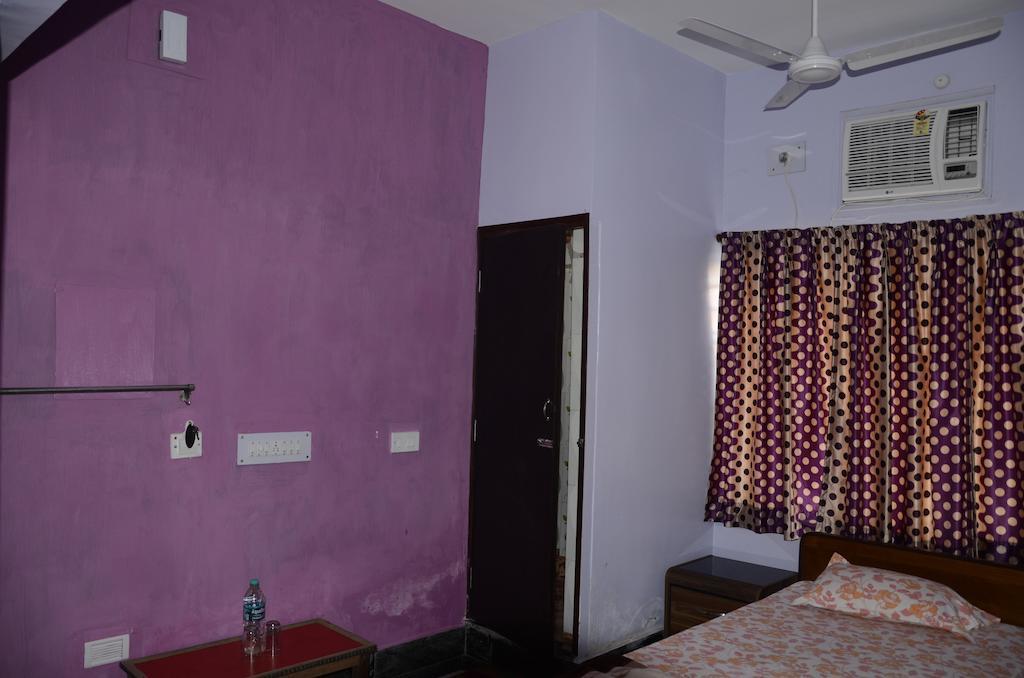 Kim Lawn Guest House Calcutta Extérieur photo