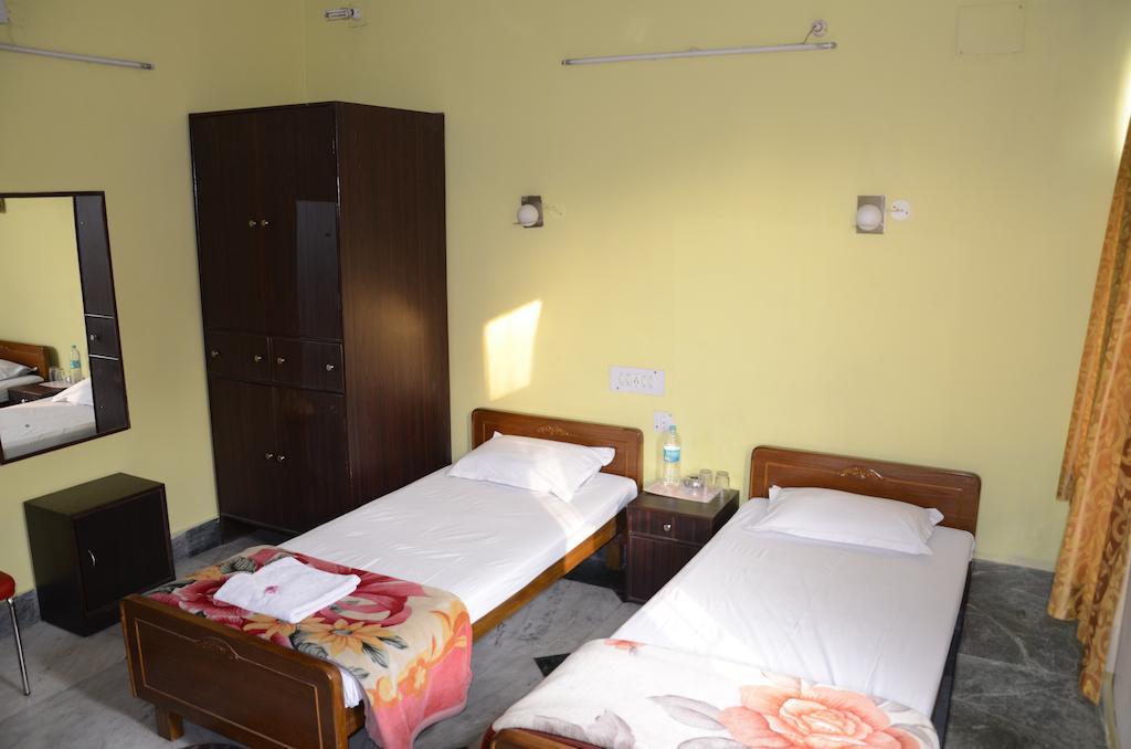 Kim Lawn Guest House Calcutta Extérieur photo